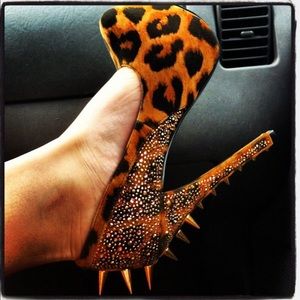 Shoe Dazzle Leopard Spike Heels Size 6